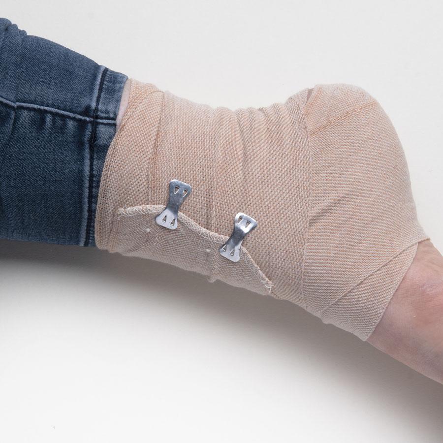 Pressure bandage, medium weight, 10cm x 1.8m unstretched